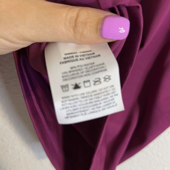 NWT- NIKE-Women's Dri-fit Stealth Evaporation City Ready Long-sleeve-Red-Size XS - Picture 10 of 10